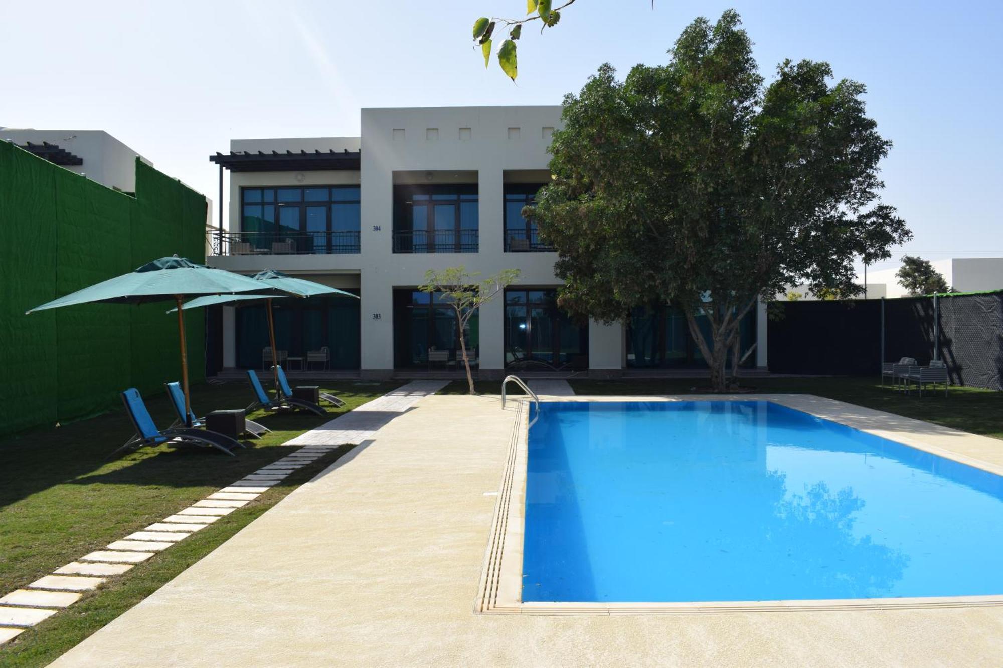 瑞塔萨尔瓦-维希瑟勒斯亭斯水疗度假酒店 多哈 外观 照片 A villa in Al Reef